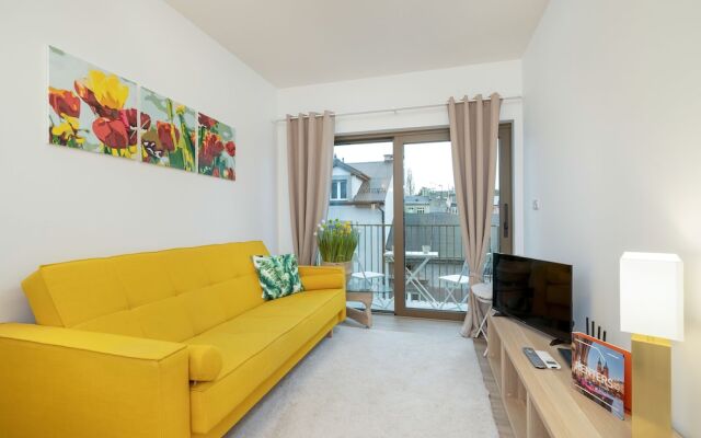 Spring Flowers Apartment by Renters
