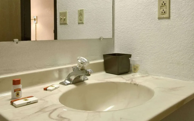 Super 8 By Wyndham Butler