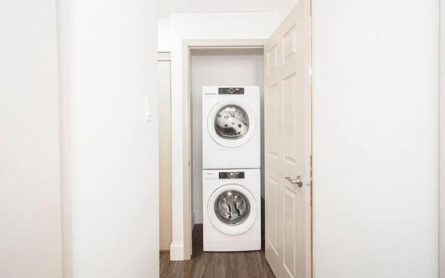 One Bedroom Unit With in Suite Laundry and Parking