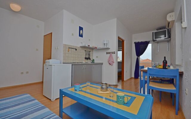 Apartments and Rooms Mladen