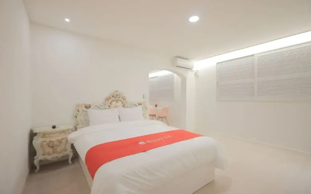 Elysian Hotel