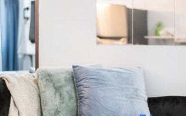 RB2 Chatuchak, Netflix, SpeedNet, Bts,mrt, 12Pax