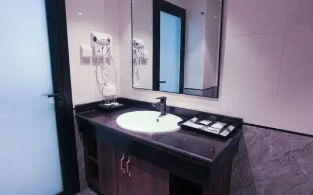 Huazhou Hotel