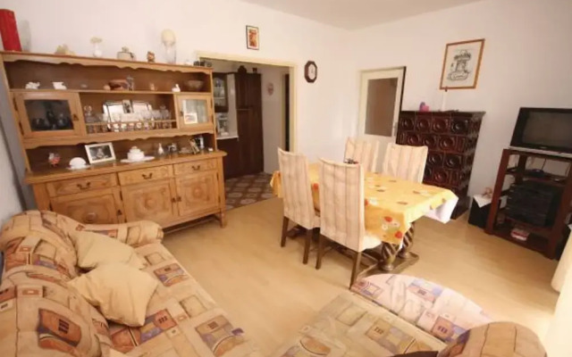 Apartment 773
