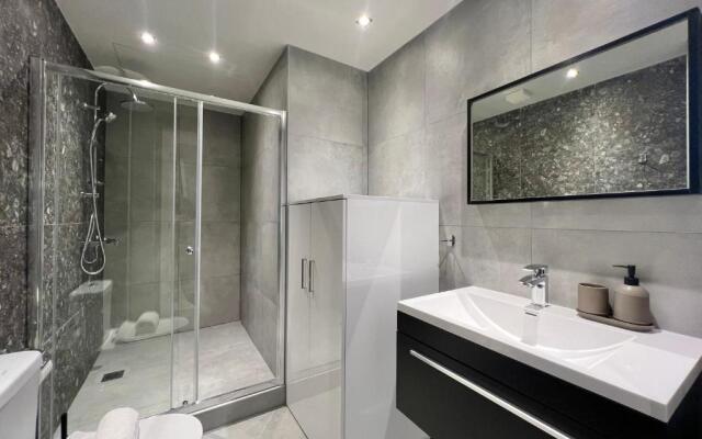 #Aura Studios & Suites F24