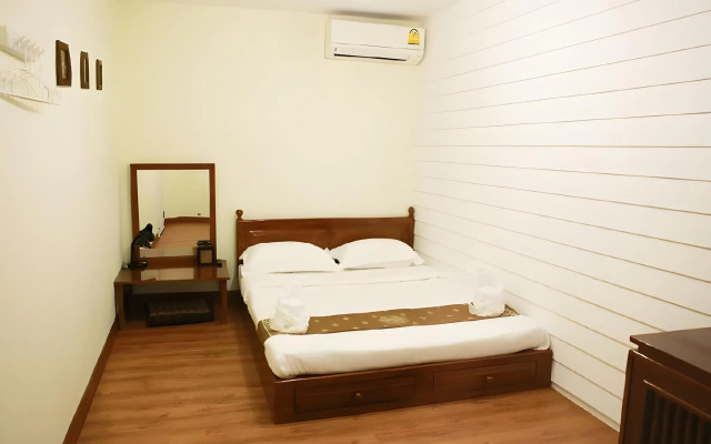 Les Fleurs Bangkok Hostel