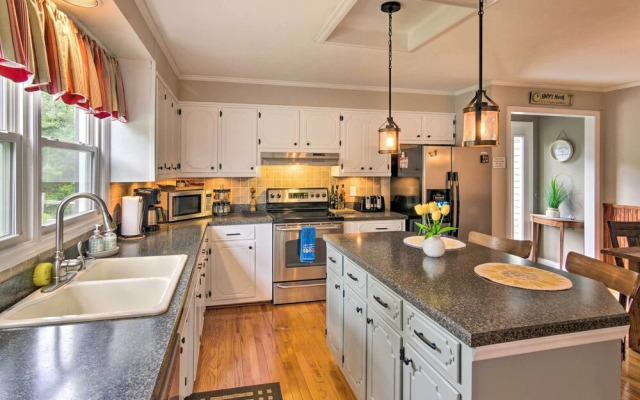 'paradise Lakehouse' in Hickory w/ Dock & Views!