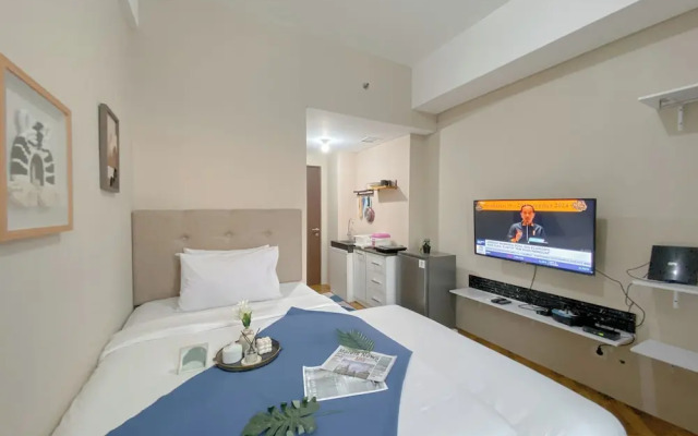 Relaxing Studio Apartment At Transpark Juanda Bekasi Timur