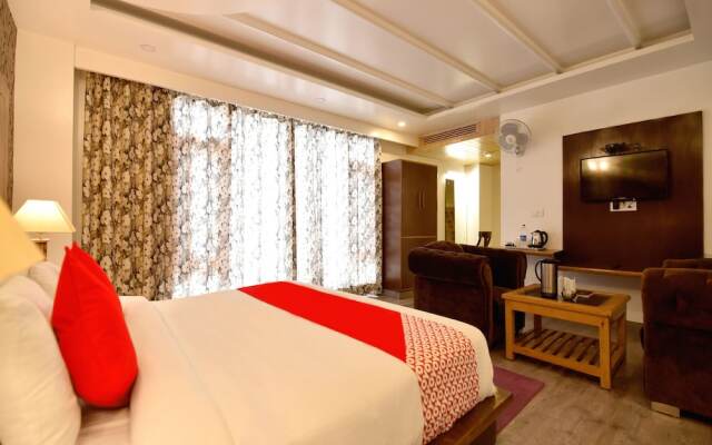OYO 13091 Manali Grand