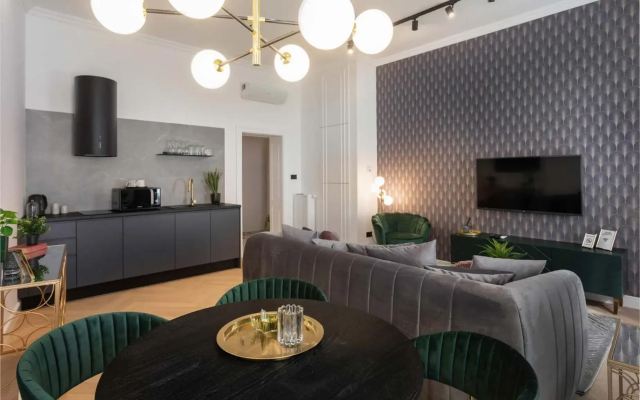 Candy Cavalier, designer decorated, luxurious, main square