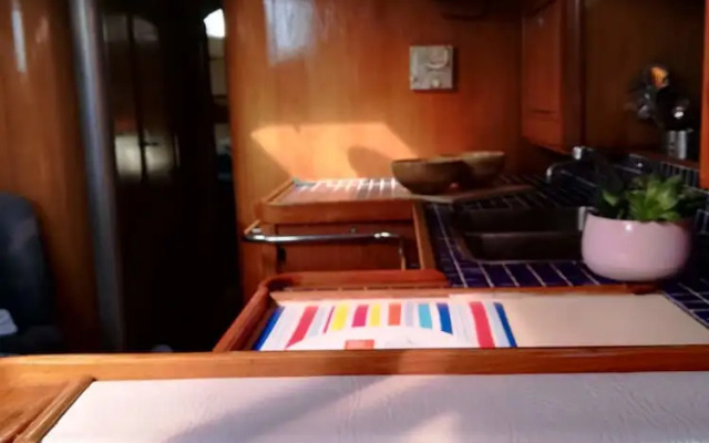 Amber Sun - Boat & Breakfast