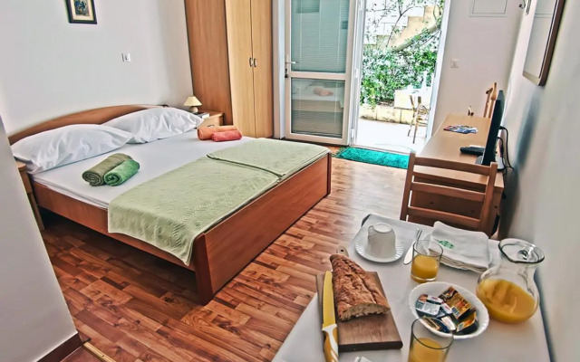 Lora studio sea & OldTown view with parking