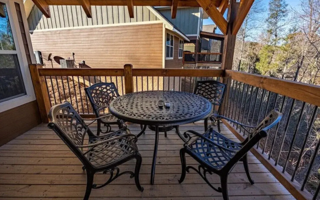 Luna Bear Lodge