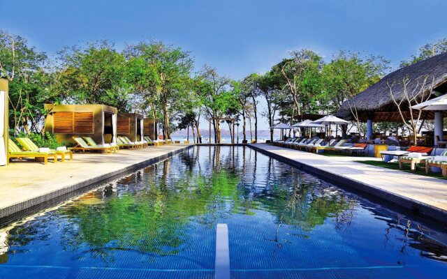 El Mangroove Papagayo, Autograph Collection