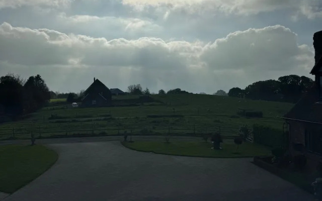 Tranquil Loft Apartment Overlooking Countryside