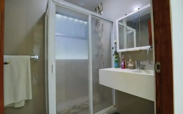 Spacious Condo with Gym & Pool Cancun