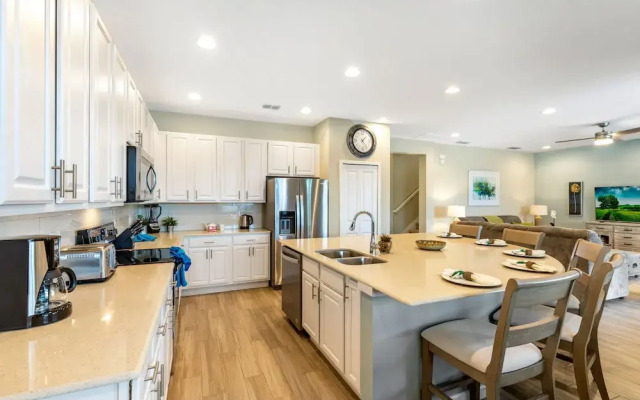 Lake Breeze 6 Bedrooms