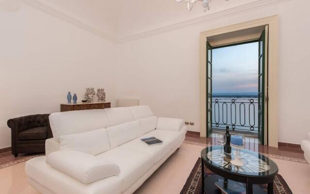 Duomo sea Side Deluxe Apartment