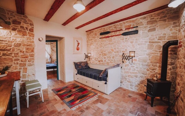 Stunning Home in Preko With 2 Bedrooms and Wifi