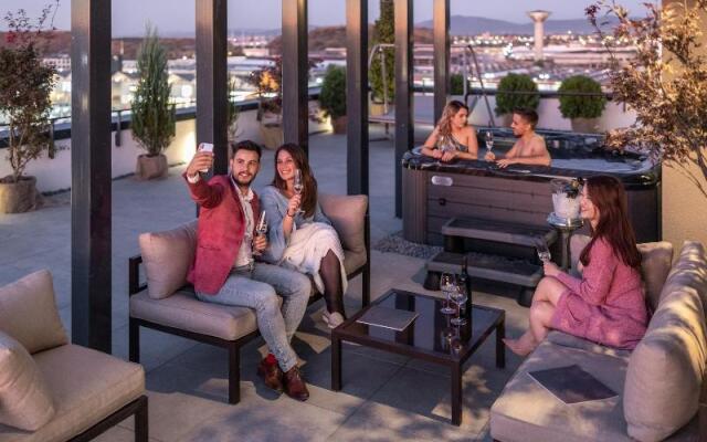 Kanopian Penthouse Hotel