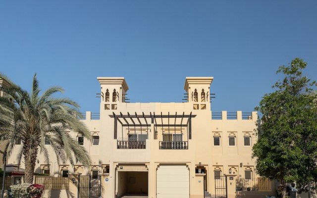 Nasma Holiday Homes - Al Hamra Village