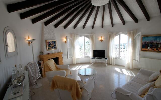 Bellevue - sea view holiday home with private pool in Benissa