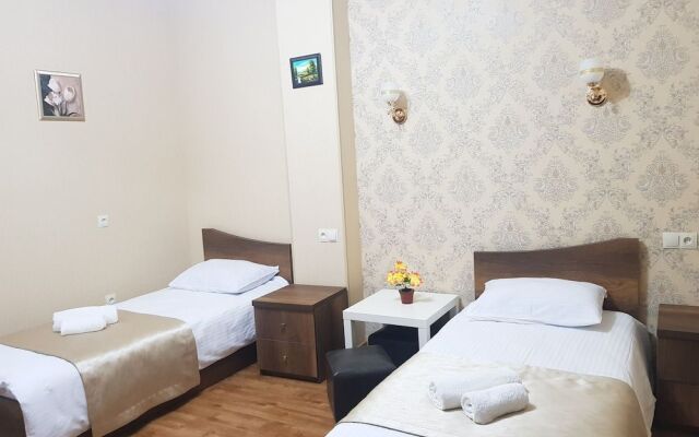 Gold Line Hotel