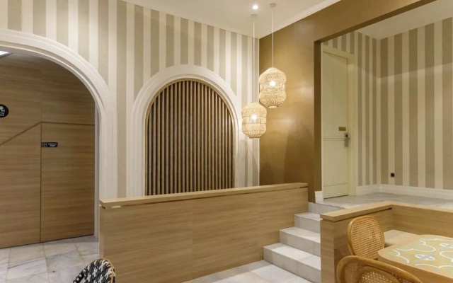 UROOMS Senopati