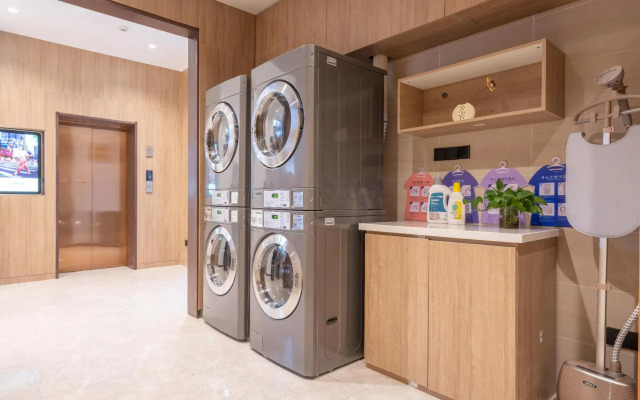 HanTing Hotel (Jinan Yingxiongshan Road Luneng Lingxiu Cheng)