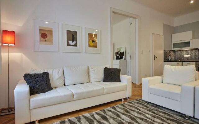 Spacious 1 Bed Basilica Apartment - With Balcony