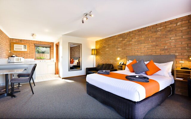 Statesman Motor Inn