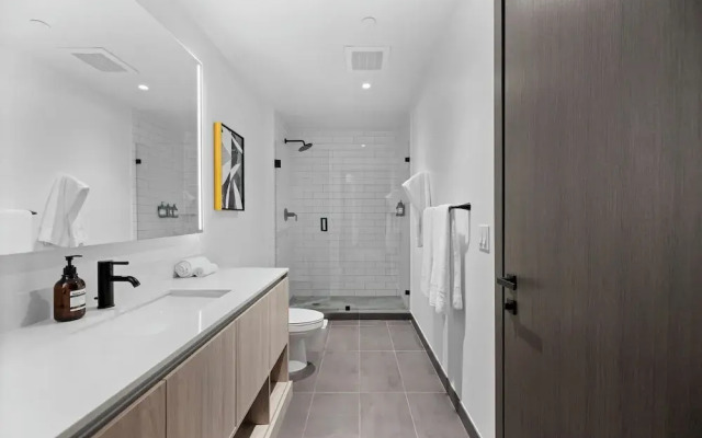 Amazing City View Condo at Miami