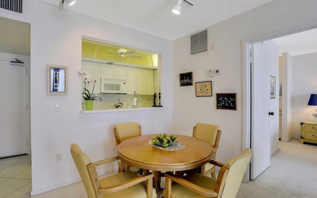 Modern 11th Floor Beachfront Condo With Views/pool