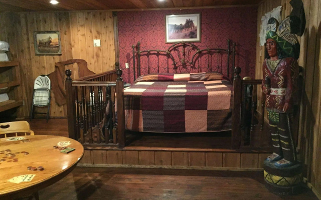 Wildwood Inn Tropical Dome & Theme Suites