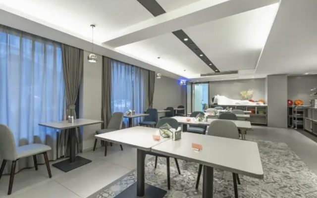 Homeinn Selected Hotel (Shanghai Hongqiao Gubei Yaohong Road Subway Station)