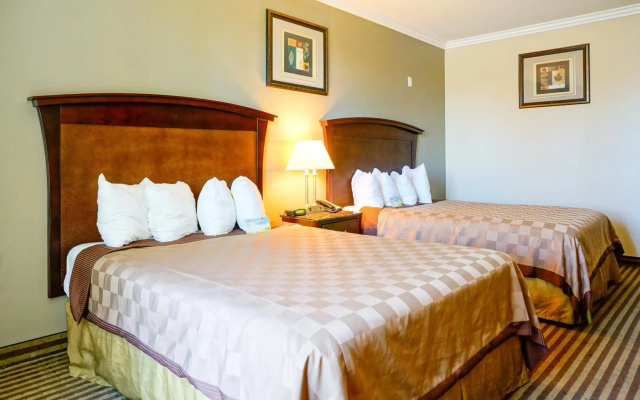 Harbor Inn & Suites
