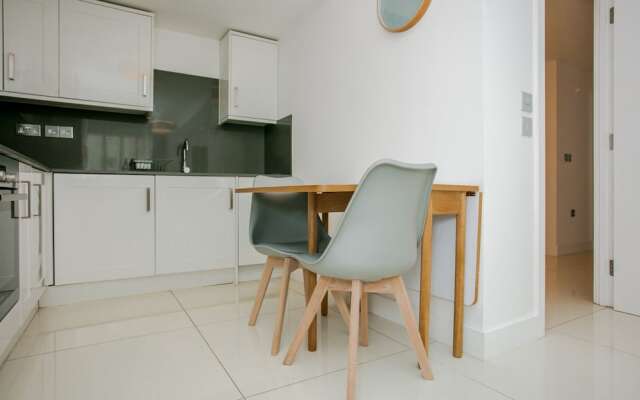 Modern 2 Bedroom Flat In Greenwich