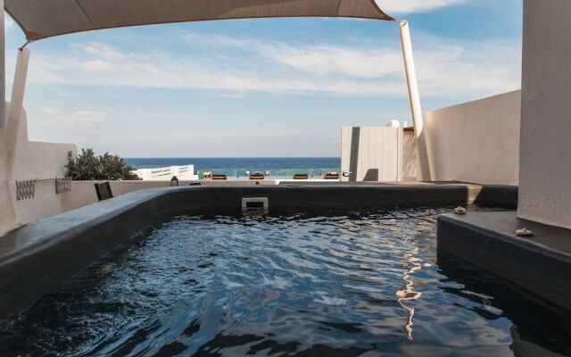 Almyra Oia Suites