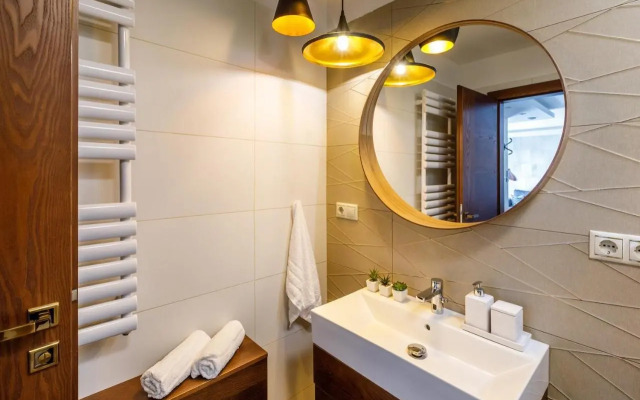 Royal Cafe Apartman