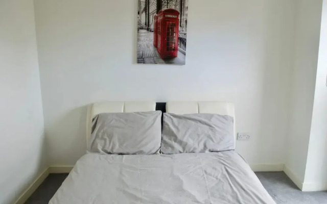Modern 2 Bedroom Apartment With Parking