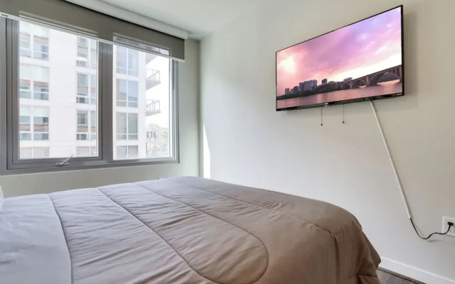 Gorgeous 1Br at Clarendon With Gym