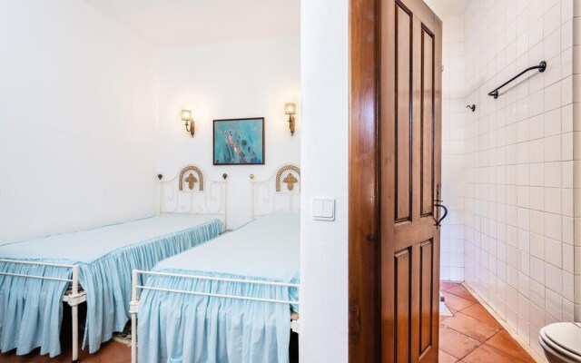 Beautiful Home in Grândola With Wifi and 4 Bedrooms