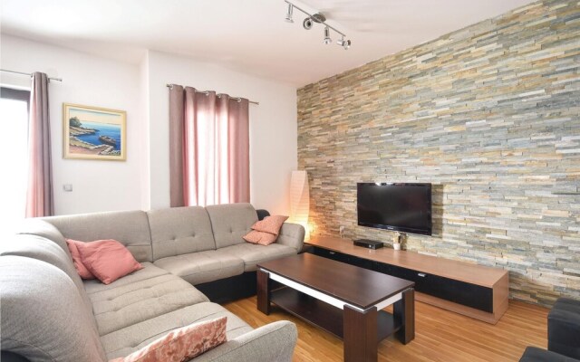 Amazing Home in Podstrana With Wifi and 2 Bedrooms