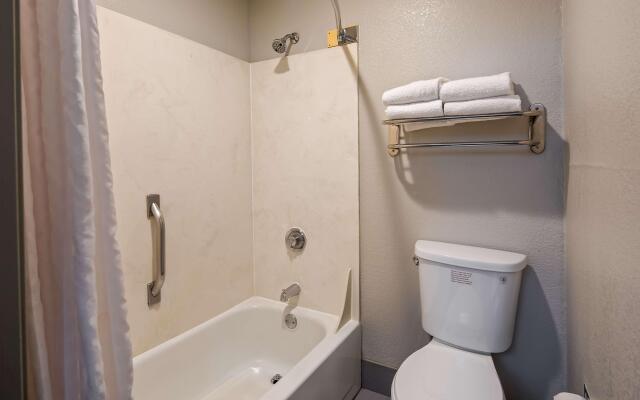 Best Western Carlton Suites