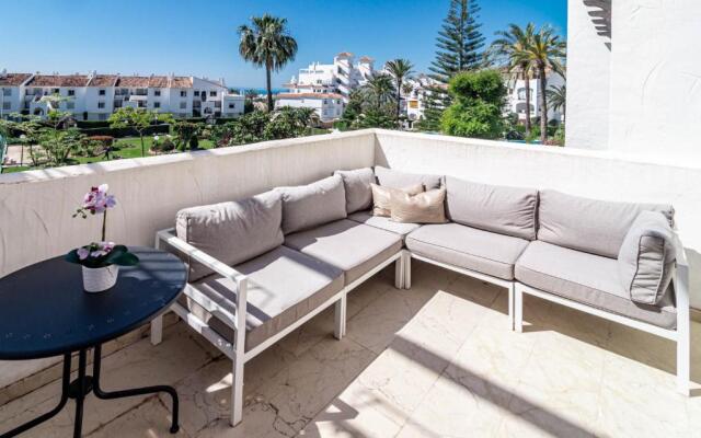 CB1- Sweet flat, shared pool in perfect location
