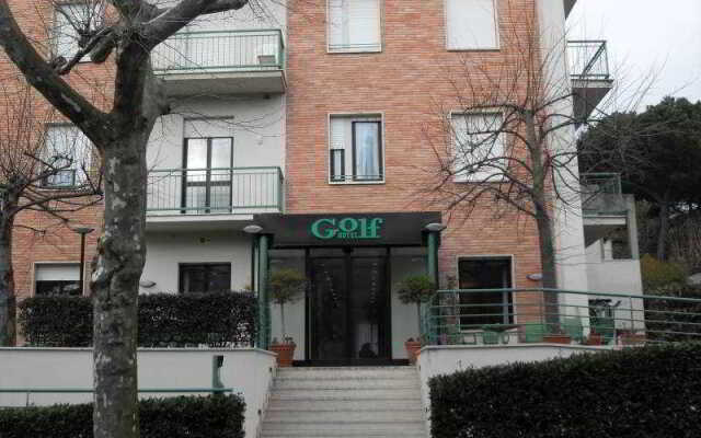 Golf Hotel