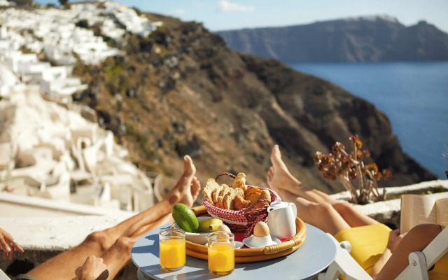 Lava Oia's