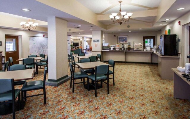 Comfort Suites Airport