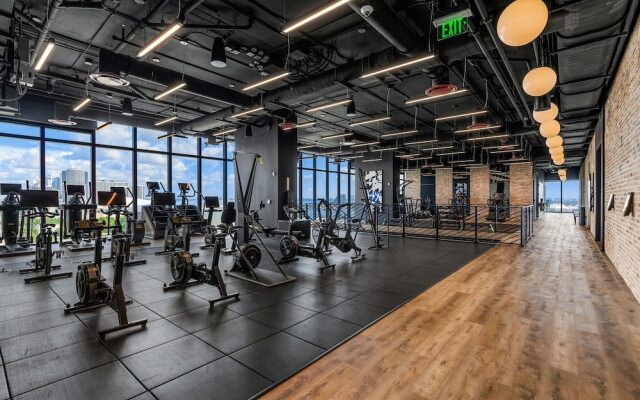 Bayside Studio Overlooking the city