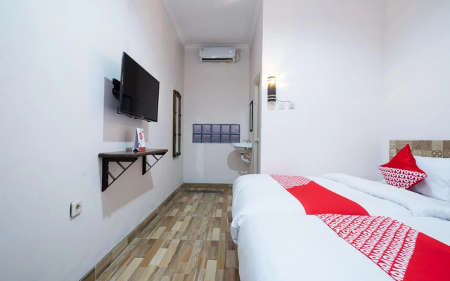 Super OYO 2285 Art Guest House Syariah